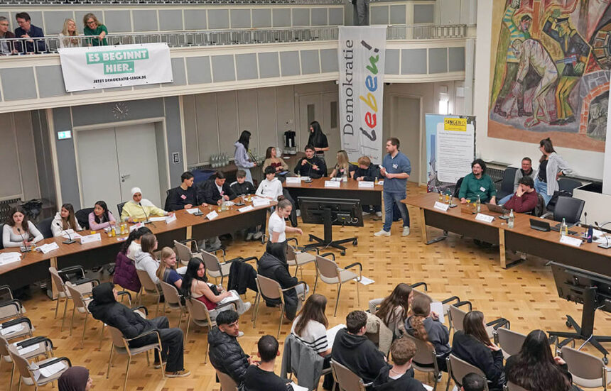 05 plakat demokratie leben in singens ratssaal 16 04 26 ©dh
