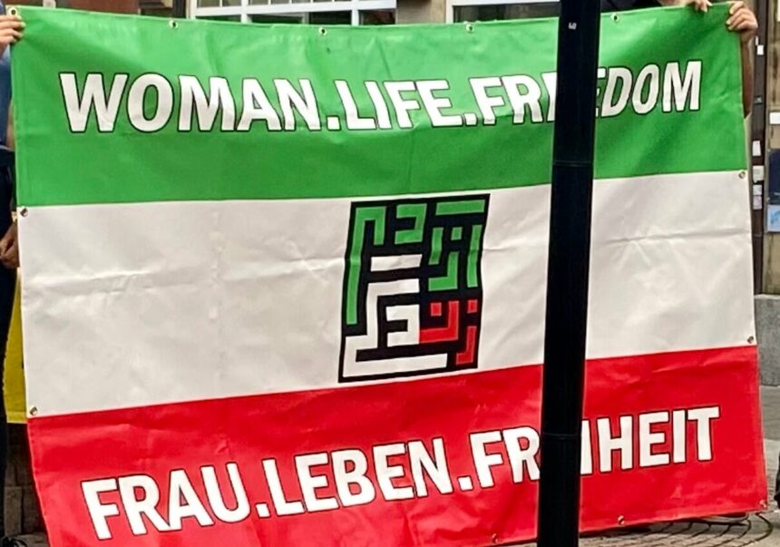 Iran Demo Frauen Frieden Freiheit.