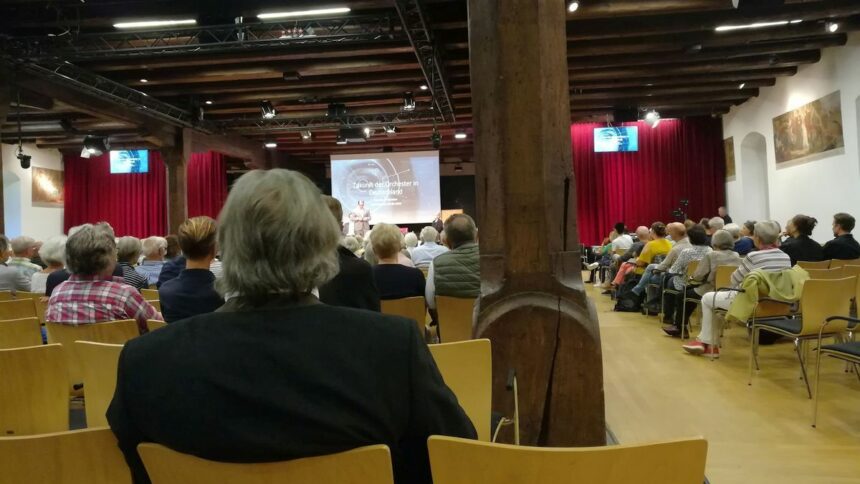 Podiumsdiskussion zur Zukunft der Südwestdeutschen Philharmonie im Konzil am 13.9. 2023 (c) Harald Borges