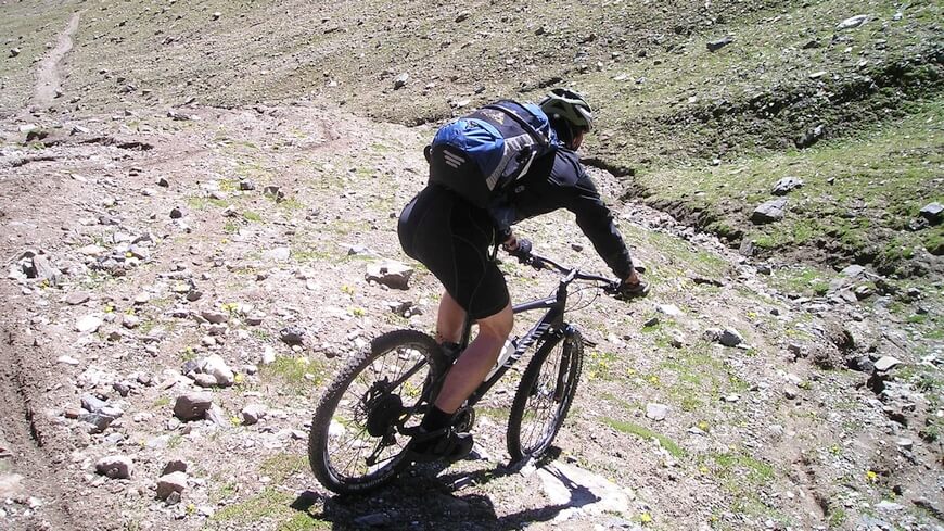 Downhill-Mountainbiker © Simon auf Pixabay