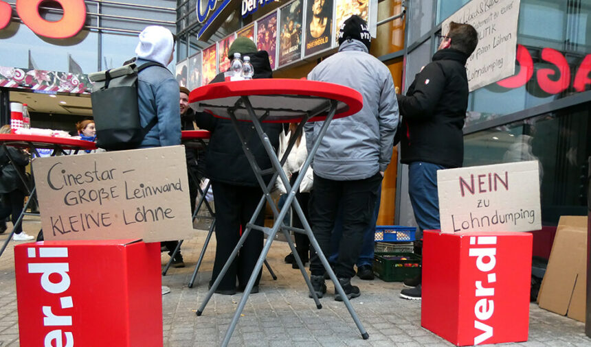 Cinestar Konstanz, Warnstreik, Plakate Dezember 2022 (c) Pit Wuhrer