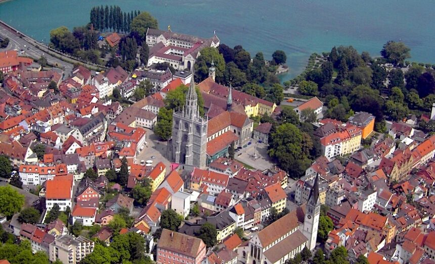 Luftbild mit Blick auf Münster und Konstanzer Altstadt.