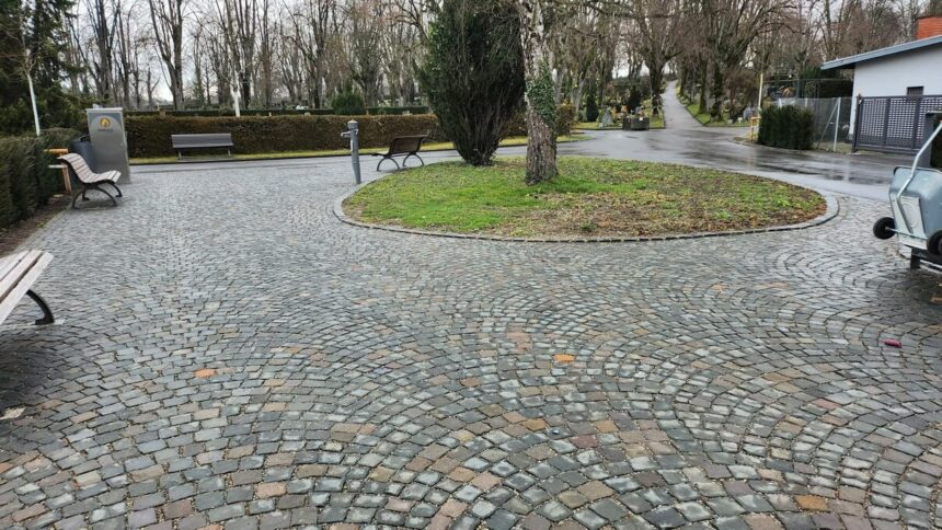 01 3 Rollatorfeindliche Pflasterung auf dem Friedhof © Zur Verfügung gestellt vom Stadtseniorenrat