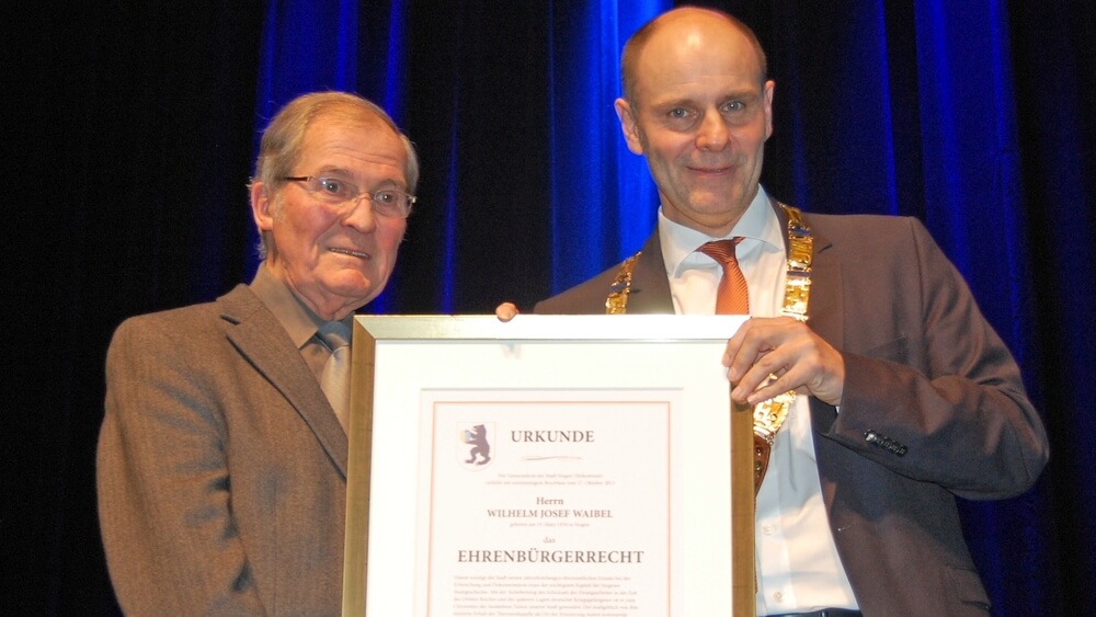 Verleihung des Ehrenbürgerrechts an Wilhelm Josef Waibel (links) © Stadt Singen