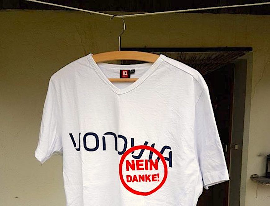 Grundausstattung für Vonovia-Mieter*innen - T-Shirt mit dem Aufdruck "Vonovia - Nein Danke". Bild: Holger Reile