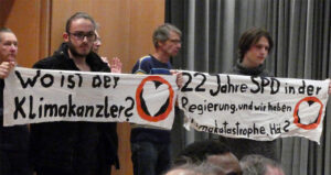 Protestbanner Letzte Generation SPD-Veranstaltung 6.2.2024 ©Pit Wuhrer