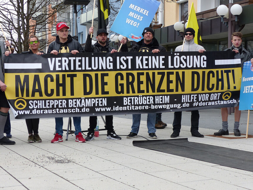 2048px identitäre bewegung banner afd demo kopie