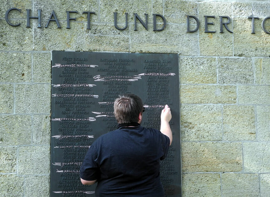 75.jahrestag ss namen2 denkmal rzell