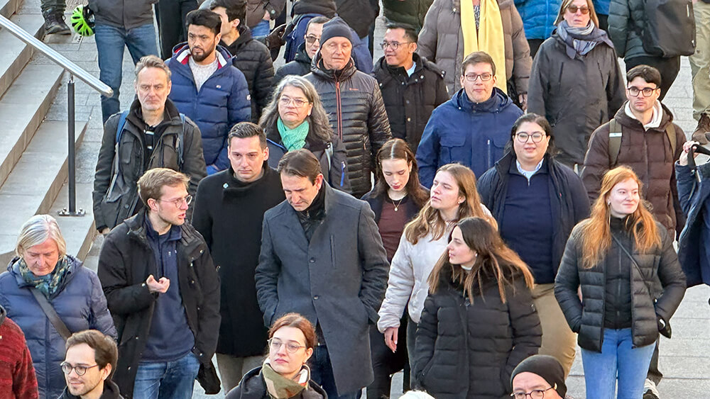 Andreas jung bei omas gg rechts demo, konstanz 250208 © anna blank