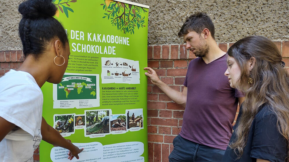 Ausstellung make chacaolate fair © inkota netzwerk