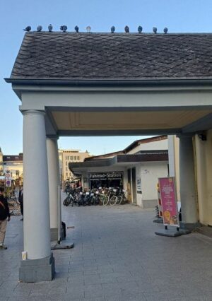 Bahnhofplatz, schneckenburger, tauben, fürstenhäusle 2025 10 16 03 © harald borges