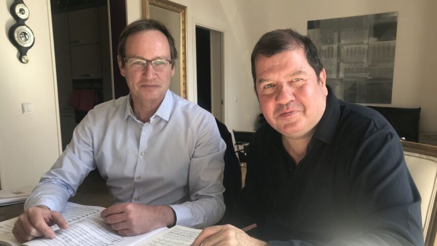 Bei der arbeit mit ivor bolton 2021 16 9 © privatbesitz