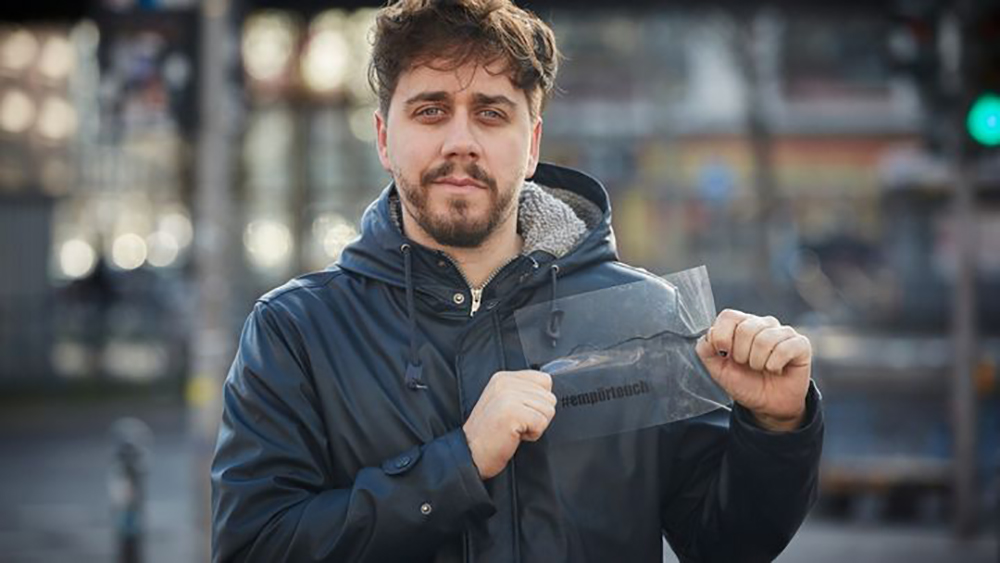 Benjamin ruß mit schutzwaffe facebook