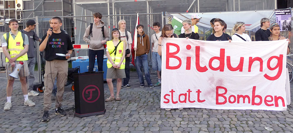 Bildungsstreik5 demo münsterplatz 2025 04 30 © pit wuhrer