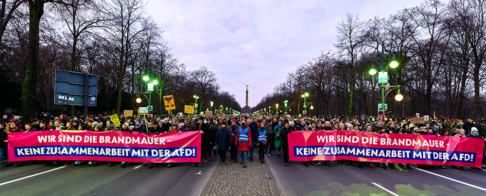 Brandmauer demo berlin 2. februar 2025 © ldeonhard lenz wikimedia commons