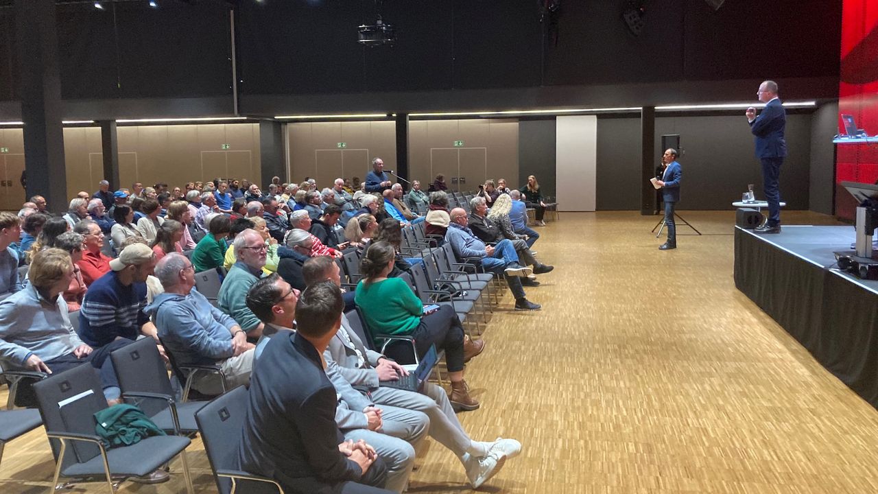 Bürgerinfo haushaltssperre im bofo 2025 11 05 02 © till seiler