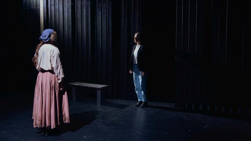 Die tiefe 2 luise hipp, anna eger in die tiefe am theater konstanz © milena schilling