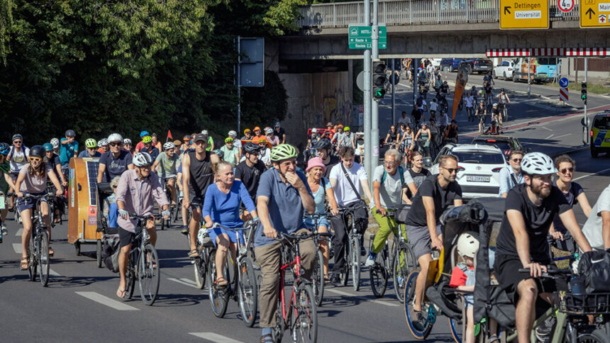 „Platz zum Leben, Platz zum Radeln“ – Konstanzer Fahrraddemo fordert Umverteilung öffentlicher Flächen