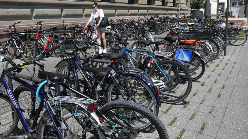 Fahrräder abstellplatz bahnhofsplatz 2026 06 21 © pit wuhrer