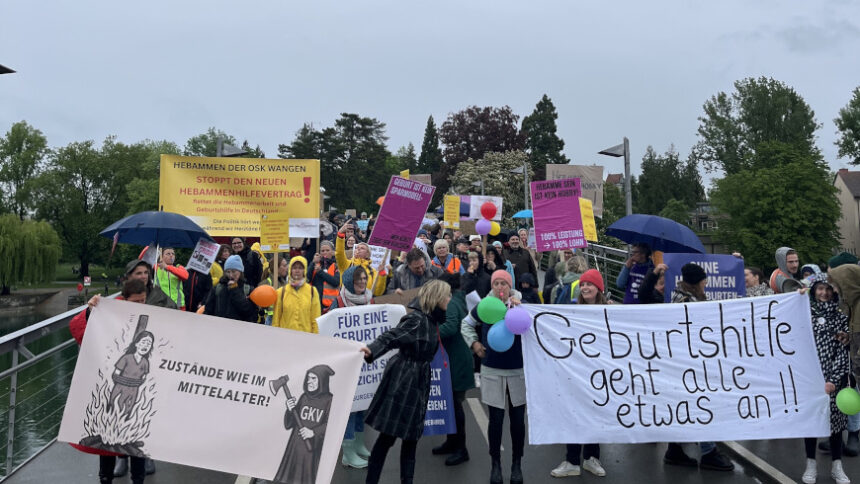 Hebammenhilfevertrag: Kündigungswelle droht