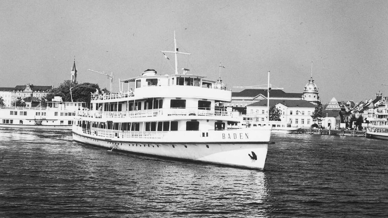 Historische aufnahme des motorschiffs „baden“ im konstanzer hafen © db, archiv bodensee schiffsbetriebe