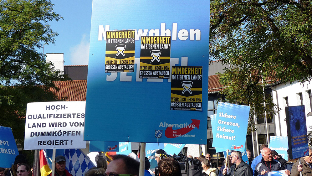 Identitäre auf afd plakaten © wikimedia commons