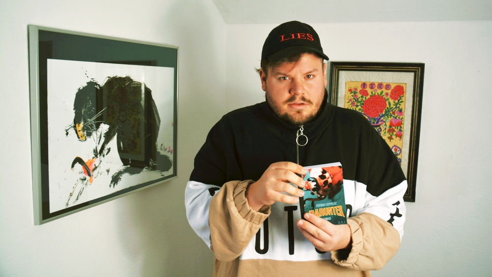 Jeremias heppeler mit buch klein © christof heppeler