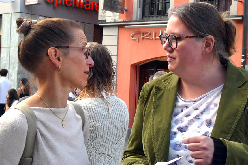 Johanna fiess und mareike ott aktion marktstätte 2026 10 06 g pit wuhrer