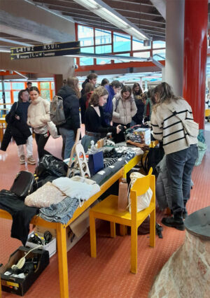 Nachhaltigekitswoche uni kn kleidertisch © miriam nagel