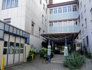 Poster klinikeingang radolfzell © inge baier