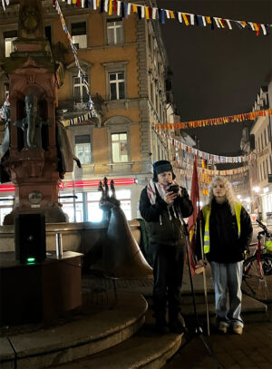 Redner innen bei der rojava kundgebung 2026 01 21 © pit wuhrer