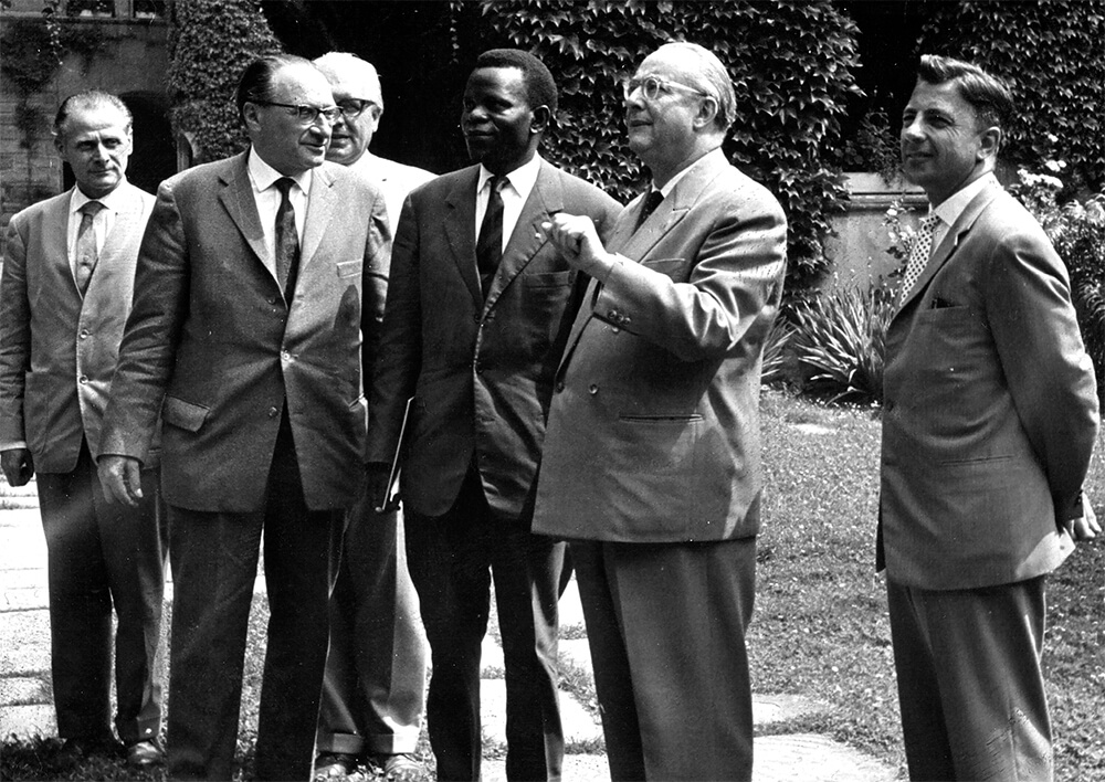 Reisacher kongo der organisator steht am rande