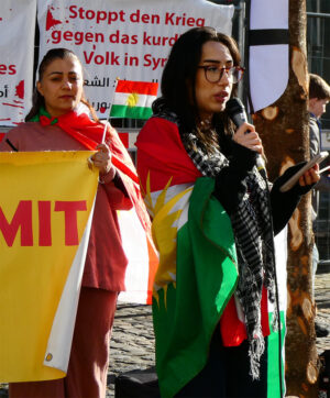 Rojava solidemo münsterplatz konstanz 2026 02 07 almira yildiz – © pit wuhrer