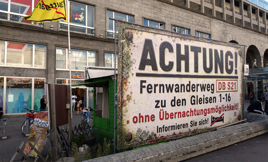 S21 mahnwache schild weitwanderweg 260914 © pit wuhrer