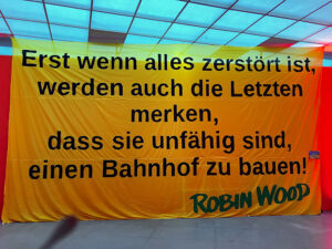 S21 robin wood banner 260914 © pit wuhrer