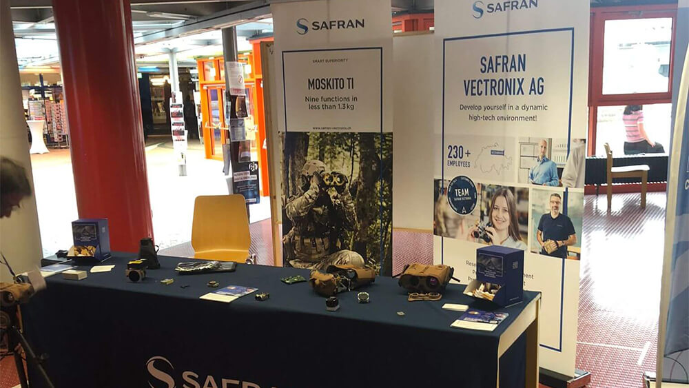 Safran infostand an der uni 2025 06 04 © davina gorelenkov