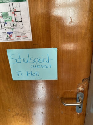 Schild christine moll, schulsozialarbeit 2025 11 04 © till seiler