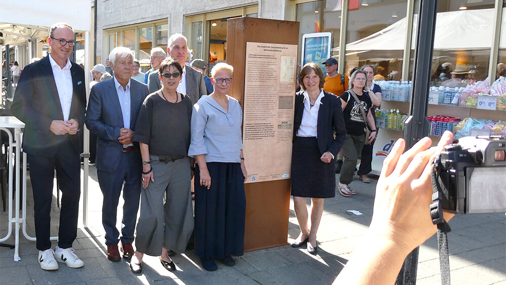 Stelen einweihung euthanasie 2026 06 15 burchardt brüggemann bade cranach assmann© pit wuhrer