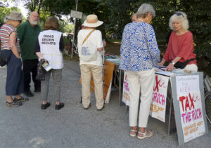 Tax the rich unterschrftensammlung kn bündnis juni 2025 ©pit wuhrer