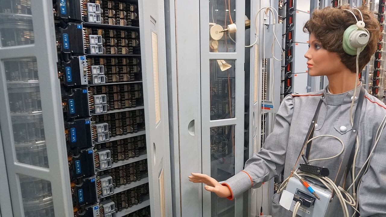 Telefontechnikerin sammlung schmidt 16 9 © albert kümmel schnur