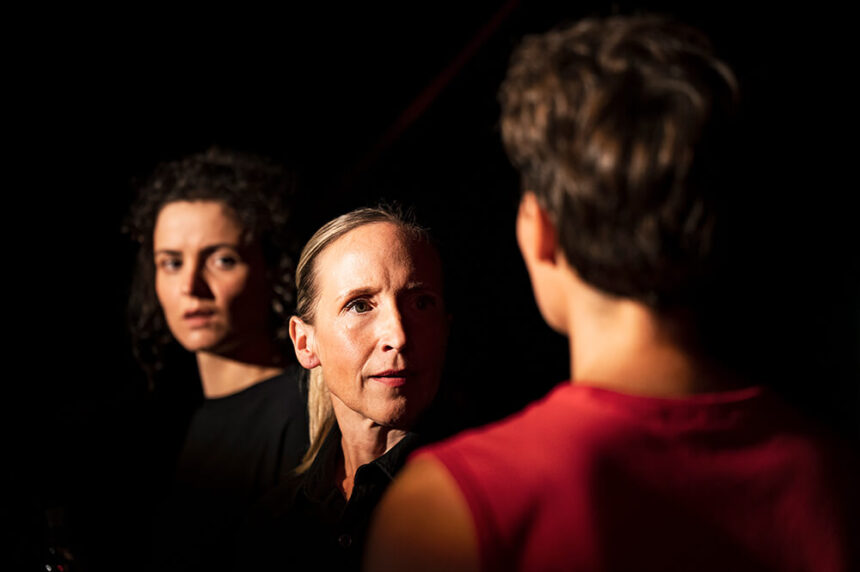 Verbranntes land2 stadttheater kn sept 2026 © ilja mess stadttheater