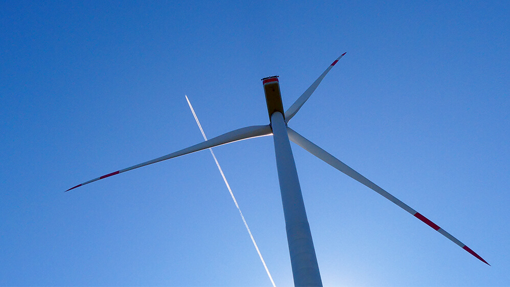 Windrad verenaföhren solarcomplex © pit wuhrer