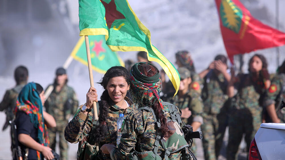 Rojava frau fahne