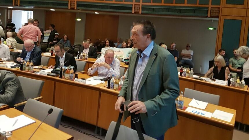 Ist Bundestagskandidat Bernhard Eisenhut (AfD) Teil rechtsradikaler Netzwerke?