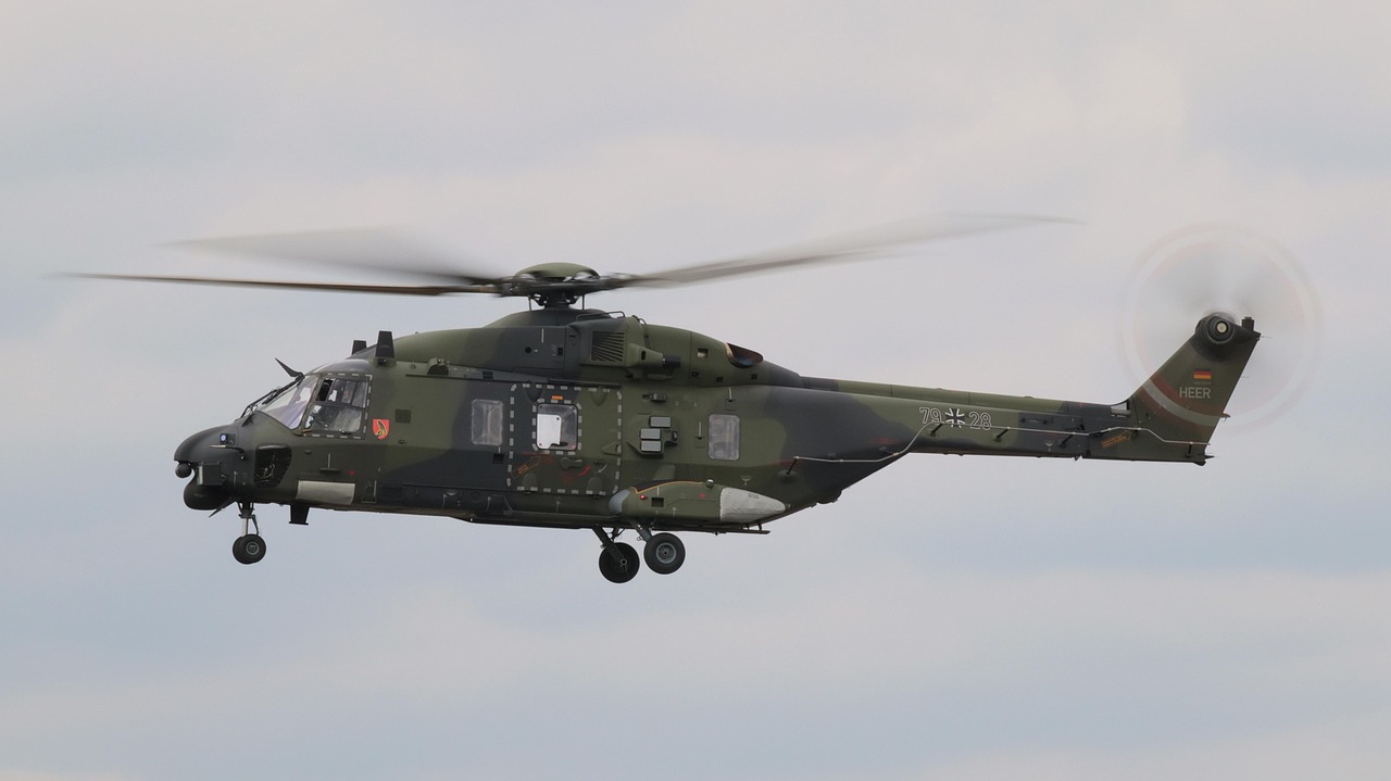 Simonevomfeld helicopter 4473393 1280